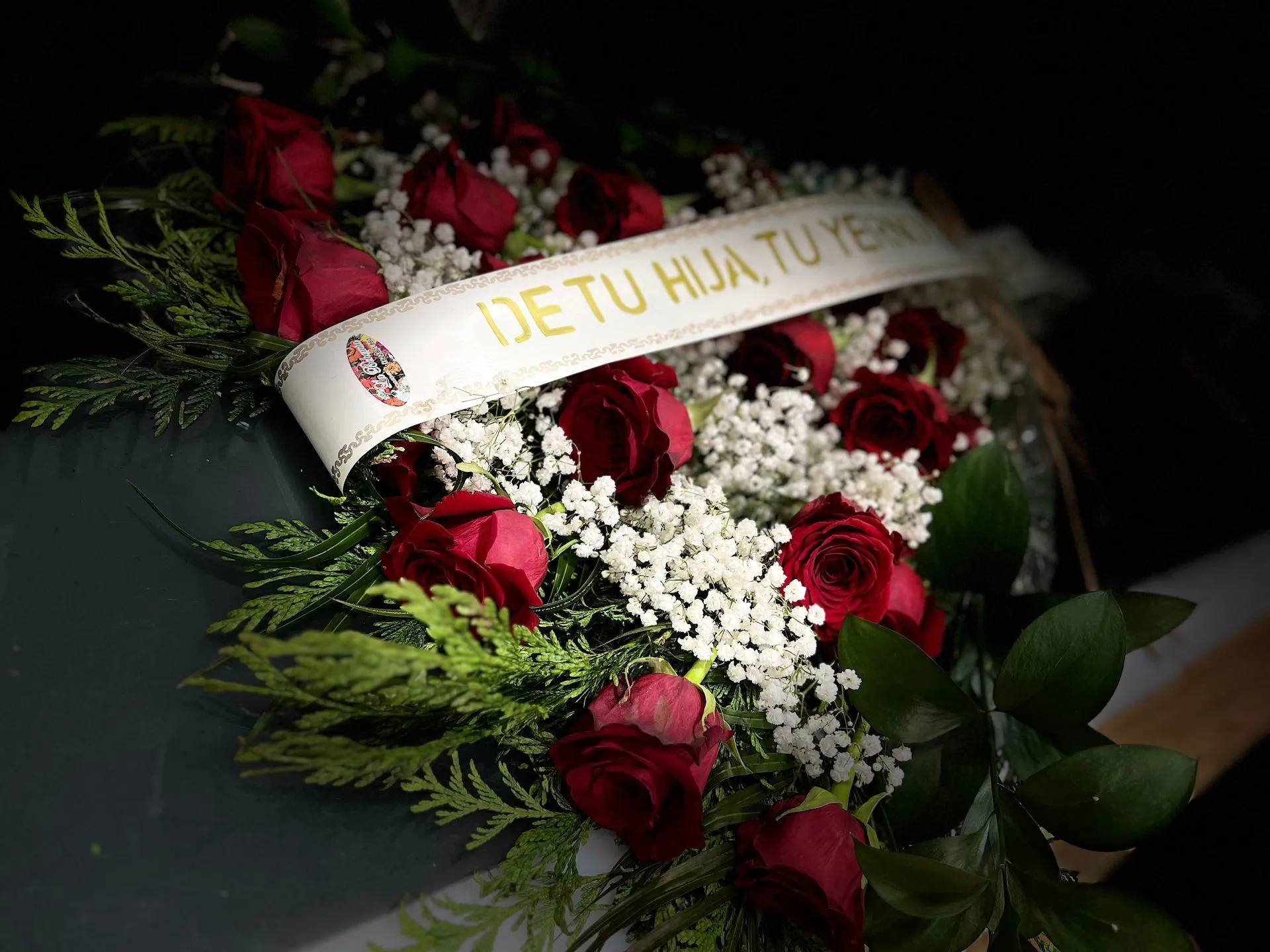 Centro de flores para condolencias