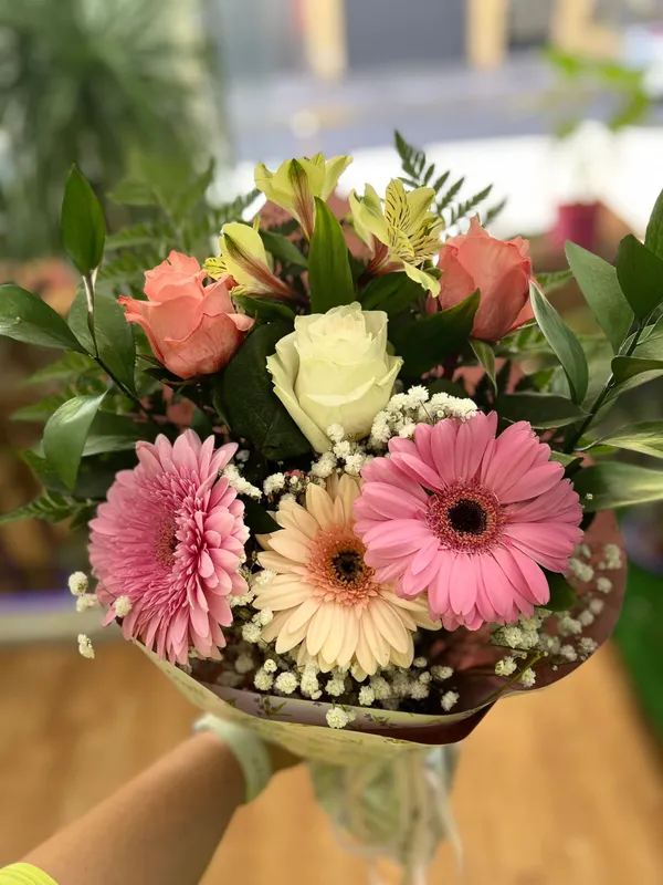 Diseño 18 - Gerberas y Rosas