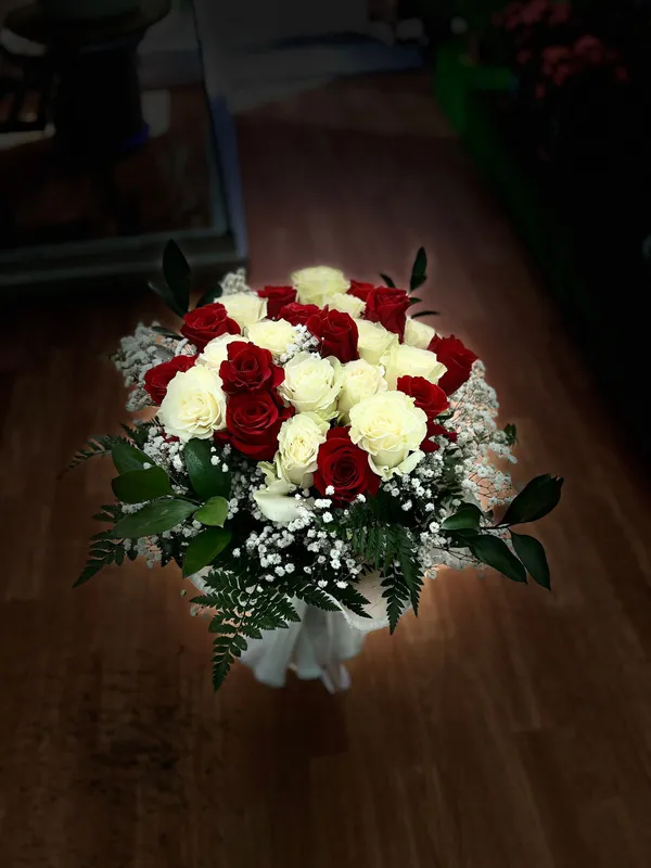 Diseño 4 - Ramo de Rosas Mixtas