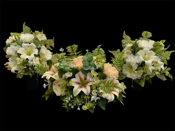 Diseño 17 - Arreglo Floral de Santos