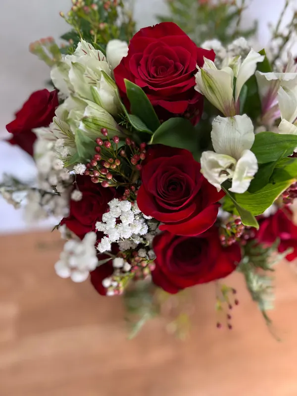 Diseño 25 - Arreglo Floral de Santos